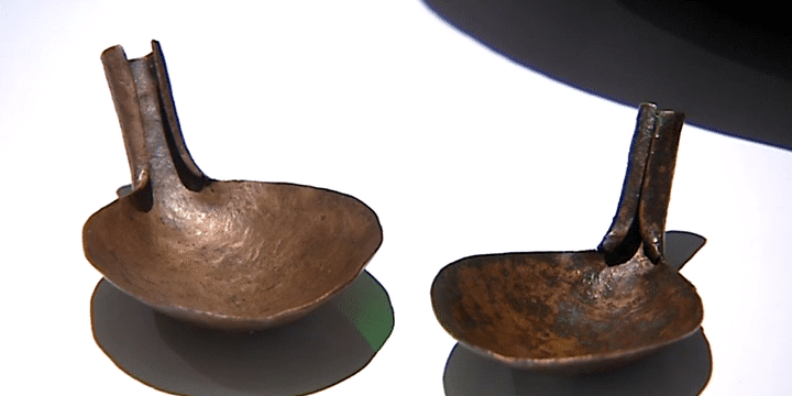 Les naufragés fabriquent des objets en cuivre
 (capture d&#039;écran France 3 / Culturebox)