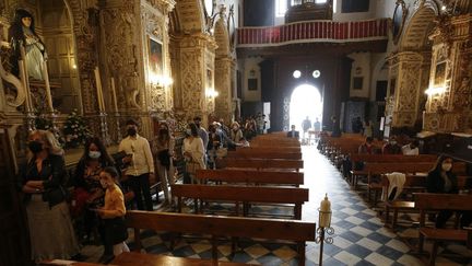 Dans une église de Grenade (Espagne), le 30 mars 2021. (ALEX CAMARA / NURPHOTO / AFP)