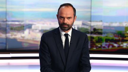 Le Premier ministre, Edouard Philippe, le 15 mai 2017 sur le plateau du JT de 20 heures de TF1, à Boulogne-Billancourt (Hauts-de-Seine). (CHRISTOPHE ARCHAMBAULT / AFP)