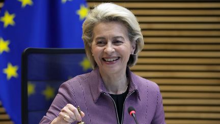 La présidente de la Commission européenne, Ursula von der Leyen, le 22 décembre 2021. (VIRGINIA MAYO / AFP)