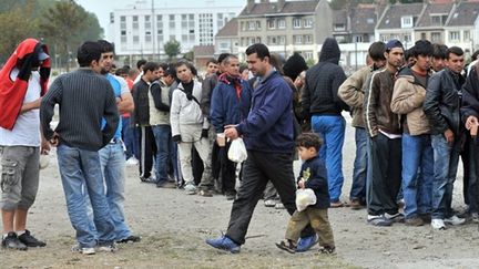 Calais, le 28 septembre 2009, une semaine après la fin de la "jungle": les migrants sont de retour. (© AFP/PHILIPPE HUGUEN)