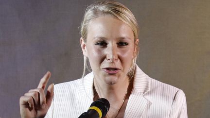 Marion Mar&eacute;chal-Le Pen lors d'un meeting pour les &eacute;lections l&eacute;gislatives &agrave; Carpentras (Vaucluse), le 17 juin 2012. (JEAN-PAUL PELISSIER / REUTERS)