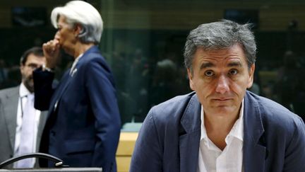 &nbsp; (Euclide Tsakalotos (ministre grec des finances) et en arrière plan Christine Lagarde (FMI) lors de la nuit de négociation du 12 juillet à Bruxelles © Reuters/François Lenoir)