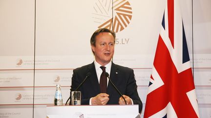 Le Premier ministre britannique David Cameron, lors d'un sommet europ&eacute;en &agrave; Riga (Lettonie) le 22 mai 2015, o&ugrave; il a lanc&eacute; sa campagne pour des n&eacute;gociations visant &agrave; modifier les termes de l'appartenance du Royaume-Uni &agrave; l'UE. (RUSTAM MIKAYILLI / ANADOLU AGENCY / AFP)