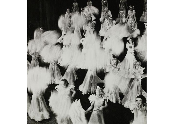 Gaston Paris, "Casino de Paris", vers 1937, Collections Roger-Viollet, Bibliothèque historique de la Ville de Paris (© Gaston Paris / BHVP / Agence Roger-Viollet)