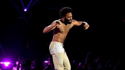 Le rappeur Childish Gambino sur scène, le 21 septembre 2018 à Las Vezgas (Nevada, Etats-Unis). (KEVIN WINTER / GETTY IMAGES NORTH AMERICA / AFP)