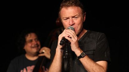 Christophe Hondelatte chante au theatre du petit gymnase en juin 2010
 (OLIVIER LEJEUNE / PHOTOPQR/LE PARISIEN )