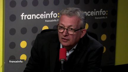 Pierre Laurent, secrétaire national du PCF&nbsp;dans le studio de franceinfo le 1er mai 2018. (FRANCEINFO / RADIOFRANCE)