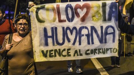 Une marche contre la corruption, le 18 août 2018 à Medellin en Colombie. (JOAQUIN SARMIENTO / AFP)