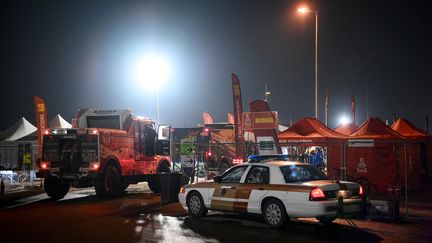 L'entrée du bivouac accueillant les compétiteurs du Darkar-2022 à Djeddah, en Arabie saoudite. (FRANCK FIFE / AFP)