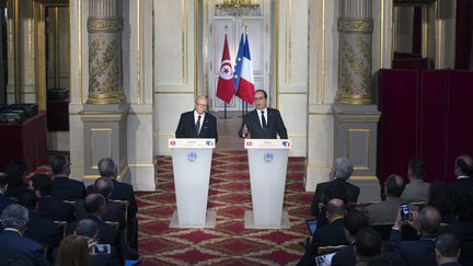 Le pr&eacute;sident Fran&ccedil;ois Hollande et son homologue tunisien B&eacute;ji Ca&iuml;d Essebsi, lors d'une conf&eacute;rence de presse, le 7 avril 2015.&nbsp; (ETIENNE LAURENT / MAXPPP)