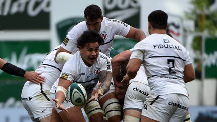 Le Toulousain Siegfried Fisi'ihoi lors du match face à Pau comptant pour la&nbsp;18e journée de Top 14, le 19 février 2022. (GAIZKA IROZ / AFP)