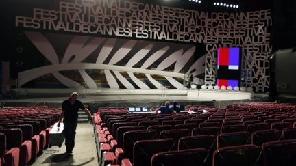 &nbsp; (Le Palais des Festivals est quasiment prêt pour l'ouverture © Reuters - Régis Duvignau)