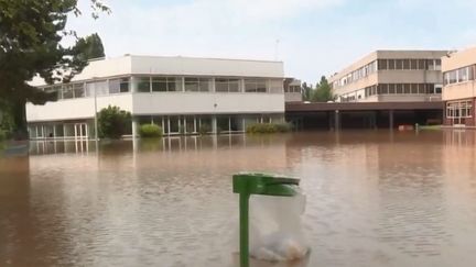 Yvelines : le lycée des Mureaux cerné par les eaux