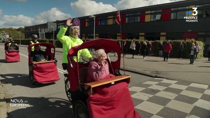 VIDEO. Danemark : les promenades des personnes âgées avec l'association A vélo sans âge pendant la crise du coronavirus