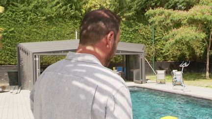 De plus en plus de Français installent une piscine chez eux (France 3)