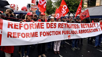 A l'appel de la CGT, Solidaires, l'Unsa et la FSU, des manifestants défilent à Paris, le 24 septembre 2019, contre la réforme des retraites.&nbsp; (MUSTAFA YALCIN / ANADOLU AGENCY/ AFP)