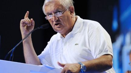 Jean-Pierre Raffarin tient meeting devant les jeunes UMP, à Marseille, le 3 septembre 2011. (AFP - Anne-Christine Poujoulat)