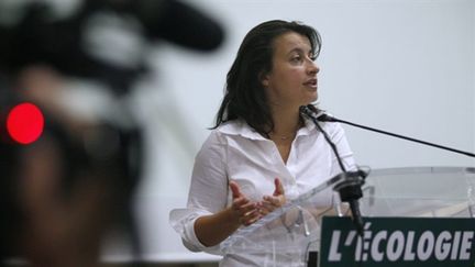 Cécile Duflot fait un discours lors du dernier parlement des Verts avant la fusion avec Europe Ecologie, le 18/9/2010. (AFP - Thomas Samson)