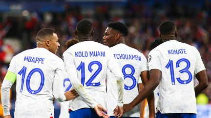 Kylian Mbappé, Randal Kolo Muani, Aurélien Tchouameni et Ibrahima Konaté lors du match de l'équipe de France contre les Pays-Bas au Stade de France, le 24 mars 2023. (IBRAHIM EZZAT / AFP)