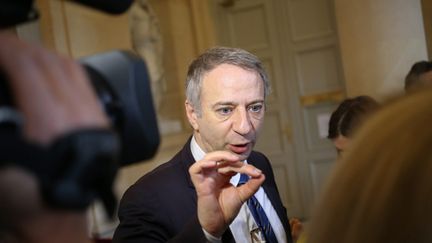 &nbsp; (Laurent Baumel, député socialiste frondeur, a annoncé que la gauche n'avait pas réuni de signatures pour déposer une motion de censure de gauche  © MaxPPP)