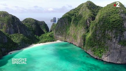 Envoyé spécial. La plage de Maya Bay, un paradis désormais interdit