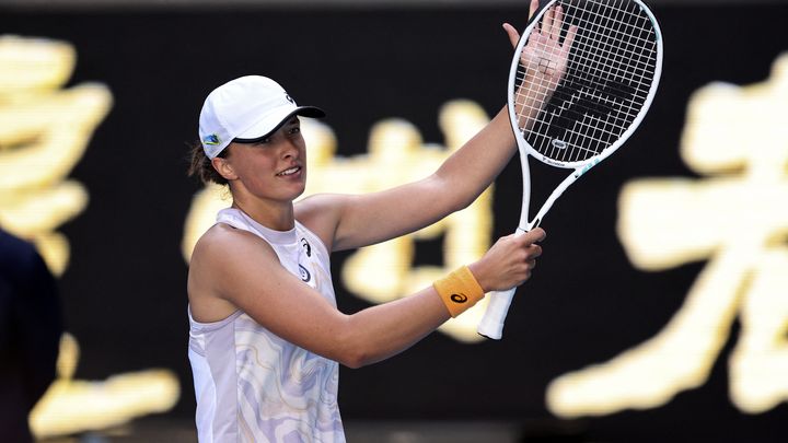 Iga Swiatek, meilleure joueuse mondiale, après son succès contre l'Espagnole Cristina Bucsa au troisième tour de l'Open d'Australie, le 20 janvier 2023. (MARTIN KEEP / AFP)