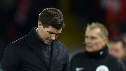 L'entraîneur d'Aston Villa Steven Gerrard, le 11 décembre 2021, lors du match de son équipe face à Liverpool. (OLI SCARFF / AFP)