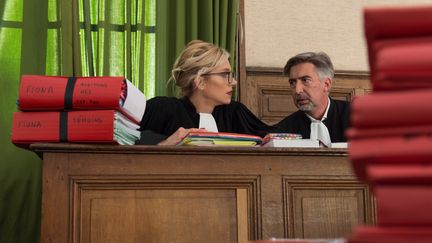 Marie Grimaud et Rodolphe Constantino, avocats d'associations de défense de l'enfance, pendant le procès en appel de Cécile Bourgeon&nbsp;et Berkane Makhlouf, le 10 octobre 2017.&nbsp; (THIERRY ZOCCOLAN / AFP)