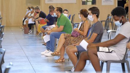 Le centre de vaccination contre le Covid-19 au parc des expositions à Nîmes (Gard), le 18 août 2021. (GIACOMO ITALIANO / HANS LUCAS / AFP)