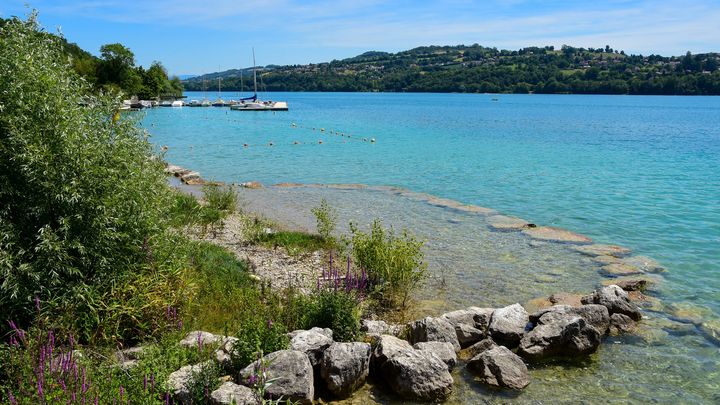 Sous ces eaux transparentes très prisées des touristes, des siècles d'histoire ont été conservés. (ROMAIN DOUCELIN/SIPA / SIPA)