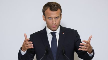 Emmanuel Macron lors d'une conférence de presse, à Saint-Pétersbourg (Russie), le 25 mai 2018. (LUDOVIC MARIN / AFP)