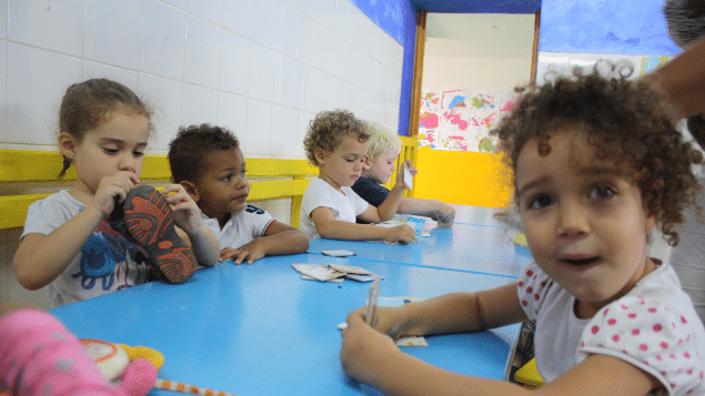 &nbsp; (Sourires de toutes les couleurs à l'école de Murdeira sur l'île de Sal © Emmanuel Langlois / Radio France)