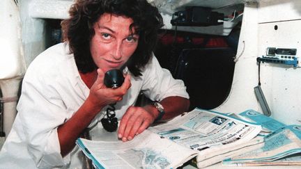 Premi&egrave;re femme &agrave; remporter la Route du Rhum en 1990, Florence Arthaud savoure &agrave; son arriv&eacute;e &agrave; Pointe-&agrave;-Pitre. "C'est un milieu de marins o&ugrave; les gens s'estiment pour leurs qualit&eacute;s", pr&eacute;cise-t-elle. (DERRICK CEYRAC / AFP)