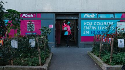 Un "dark store" à Paris, le 21 décembre 2021. (TUDAL LEGRAND / HANS LUCAS / AFP)