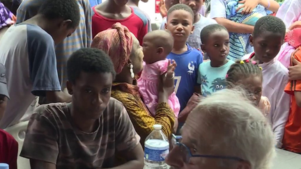 Le choléra est de retour à Mayotte.  Un enfant de 3 ans est décédé et 58 cas ont été enregistrés.  Le ministre délégué chargé de la santé et de la prévention est en visite dans le département.