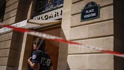 La boutique Bulgari sur la place Vendôme, à Paris, le 7 septembre 2021. (YOAN VALAT / EPA / MAXPPP)