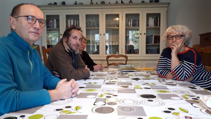 Christine, Alain et Antoine sont membres de l'association "Non à la montagne pellets" qui s'oppose à la construction de l'usine à Bugeat. (BENJAMIN ILLY / RADIO FRANCE)