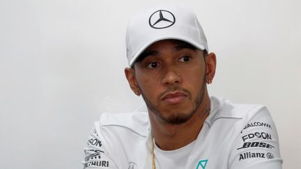 Le pilote britannique Lewis Hamilton participe à une conférence de presse, le 28 septembre 2017, à Sepang (Malaisie). (EDGAR SU / REUTERS)