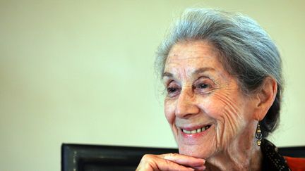 Militante anti-apartheid, l'écrivain sud-africain&nbsp;Nadine Gordimer, prix Nobel de littérature 1991, est morte en 2014, à l'âge de 90 ans. Engagée contre le système d'apartheid, longtemps proche de l'ANC de Nelson Mandela, Nadine Gordimer témoignait dans ses romans de la société inégalitaire sud-africaine.&nbsp; (RADU SIGHETI / X00255)