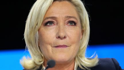 Marine Le Pen, lors de sa prise de parole, à l'issue du second tour de l'élection présidentielle, le 24 avril 2022. (THOMAS SAMSON / AFP)