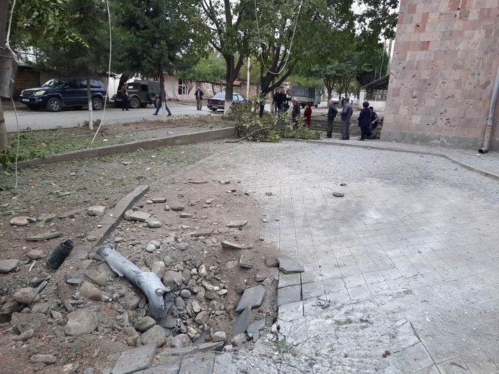 Martouni, village arménien dans le Haut-Karabakh, bombardé pour le cinquième jour d'affilée par l'artillerie azérie, le 1er octobre 2020. (CLAUDE BRUILLOT / REDACTION INTERNATIONALE / RADIO FRANCE)