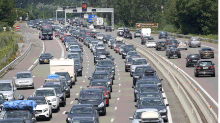 &nbsp; (Ce samedi est classé noir dans le sens des départs sur les routes françaises © MaxPPP)