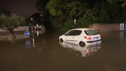 Le sud de la France a été frappé dans la nuit du mardi 6 au mercredi 7 septembre par de violents orages. Le Gard, et plus particulièrement Nîmes, ont été très impactés. (FRANCE 3)