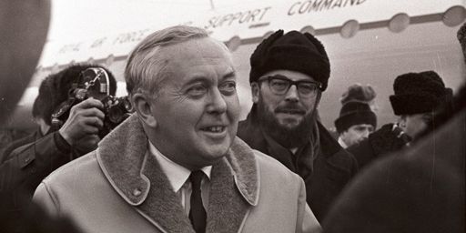 Le Premier ministre britannique Harold Wilson (arrivant en visite officielle à l'aéroport de Moscou en 1968) (AFP - Ria Novosti)