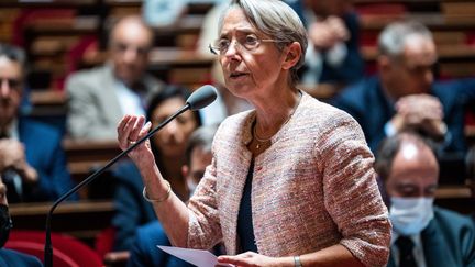 La Première ministre Elisabeth Borne, le 27 juillet 2022 au Sénat à Paris. (XOSE BOUZAS / HANS LUCAS / AFP)