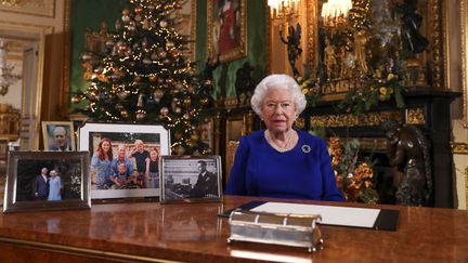 La reine Elizabeth II du Royaume-Uni sur une photo diffusée le 24 décembre 2019. (STEVE PARSONS / AFP)