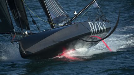  Alex Thomson est toujours en tête de la course.  (PIERRE BOURAS / DPPI MEDIA)