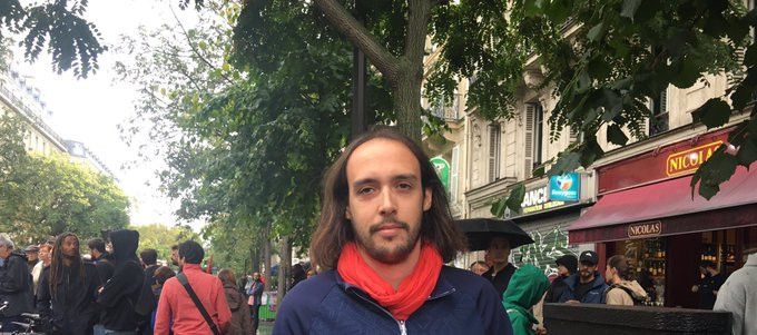 Antoine, 29 ans, manifestant contre les retraites mardi 24 septembre à Paris. (ANNE BRIGAUDEAU / FRANCEINFO)