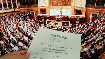 Un formulaire de la&nbsp;Haute Autorité pour la&nbsp;transparence de la&nbsp;vie&nbsp;publique (HATVP) ) remplir pour les parlementaires afin de dévoiler leur déclaration d'intérêts et d'activité. (JEAN FRANCOIS FREY / MAXPPP)